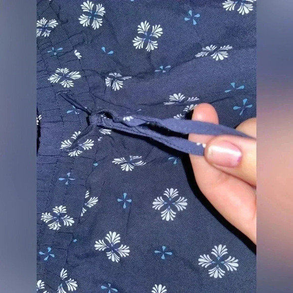 Loft Women’s Large Blue Patterned Pants - Picture 4 of 8